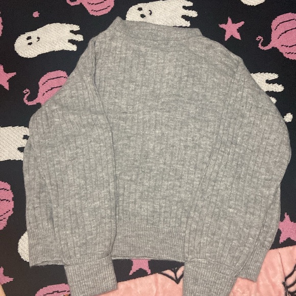 Women’s grey sweater size large - Picture 2 of 2